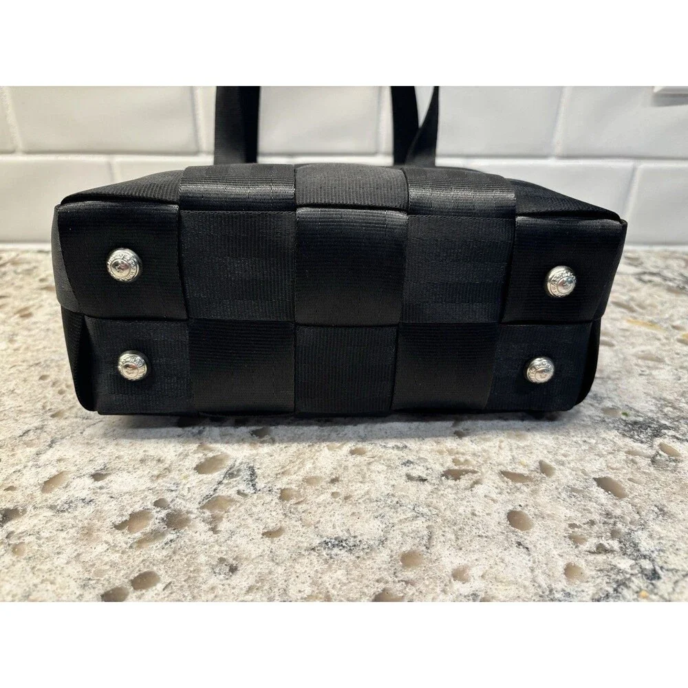 Harveys seatbelt handbag